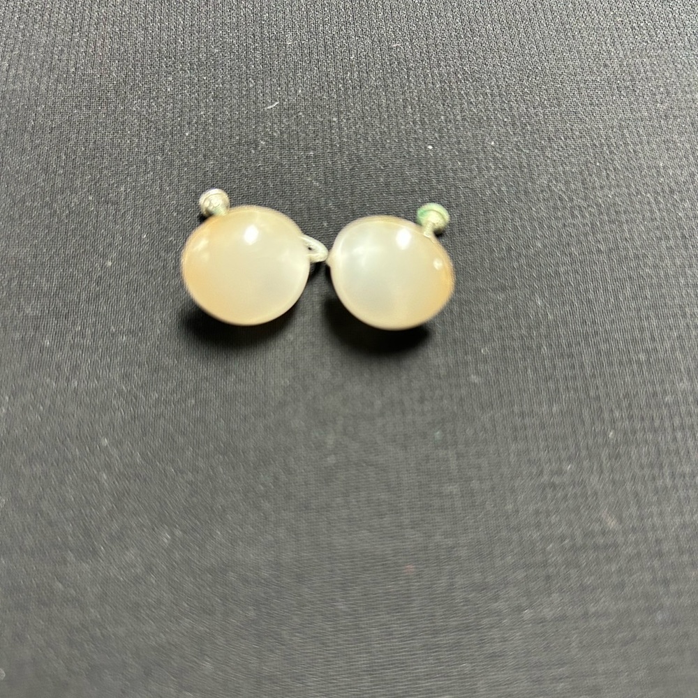 VTG Moon glow Lucite Screw back earrings. Very pretty!! - Picture 5 of 8